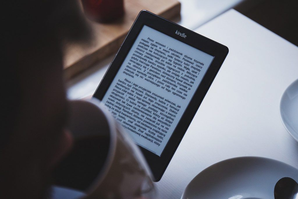 Kindle Oasis vs Kobo Libra H2O