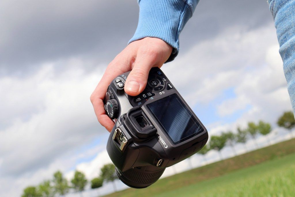 Nikon D5600 vs Canon EOS 250D