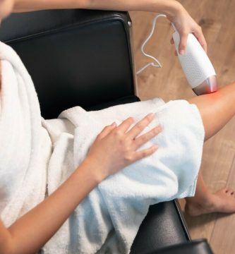 Desliza tu depiladora de luz pulsada por tu piel, y cuídala al máximo